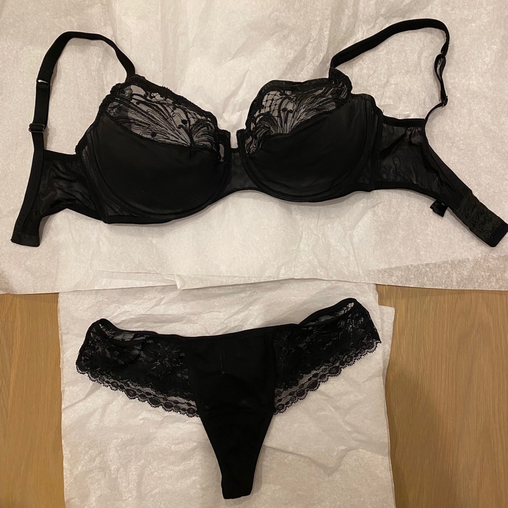 La Perla Black Lace Bra (34E) & Thong (M) Set NWOT